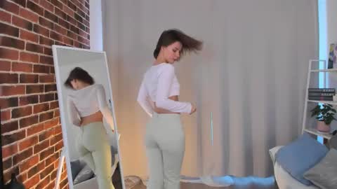 Snapshot of elannand chatting on March 2025 06:21:01 AM ELA 3 online show from March 2025 06:21:01 AM