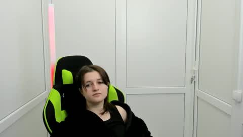 Evie online show from April 2026 06:41:01 AM