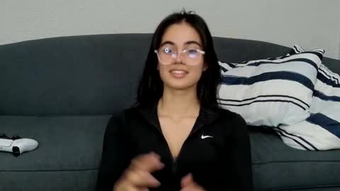 Elara Hayes online show from April 2026 04:23:01 PM