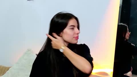 elaravennori online show from January 2026 03:09:02 AM