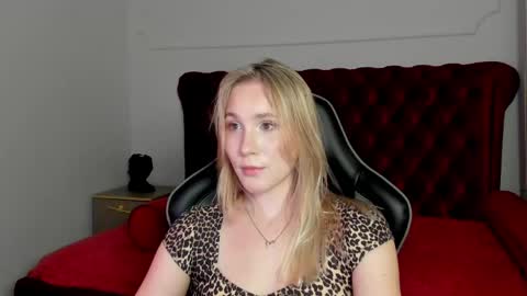 elaravoltage online show from May 2026 05:20:01 PM