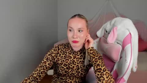 elaravoltage online show from May 2026 06:09:01 PM