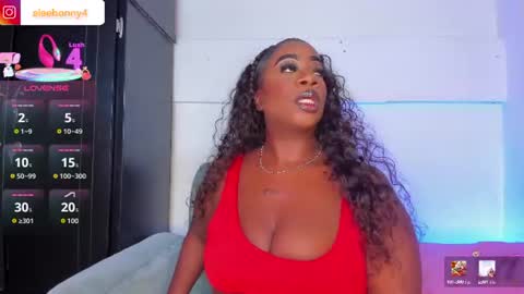 Snapshot of elawalker1 chatting on August 2026 04:44:02 AM Ela online show from August 2026 04:44:02 AM