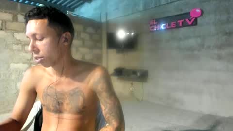 Snapshot of elchicletv chatting on December 2024 05:51:02 AM El CHICLE TV - SHOW online show from December 2024 05:51:02 AM