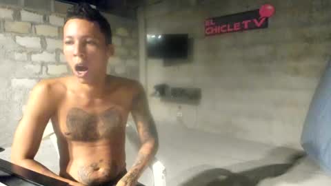 Snapshot of elchicletv chatting on December 2024 07:55:01 AM El CHICLE TV - SHOW online show from December 2024 07:55:01 AM