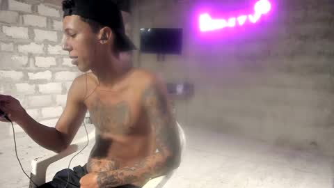 Snapshot of elchicletv chatting on December 2024 08:24:01 AM El CHICLE TV - SHOW online show from December 2024 08:24:01 AM