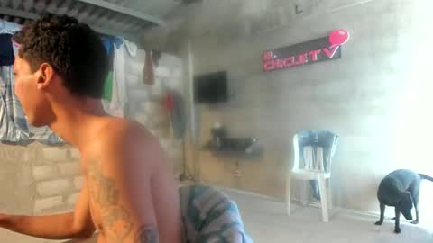 Snapshot of elchicletv chatting on January 2025 04:44:02 PM El CHICLE TV - SHOW online show from January 2025 04:44:02 PM