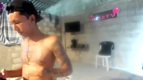 Snapshot of elchicletv chatting on January 2025 08:50:01 PM El CHICLE TV - SHOW online show from January 2025 08:50:01 PM