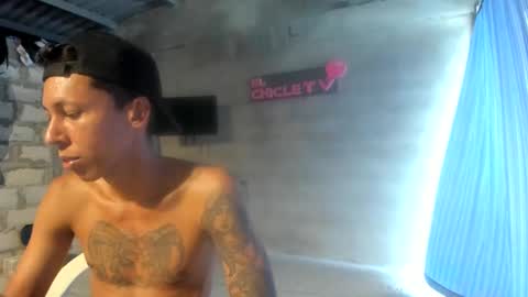 Snapshot of elchicletv chatting on January 2025 09:46:02 PM El CHICLE TV - SHOW online show from January 2025 09:46:02 PM