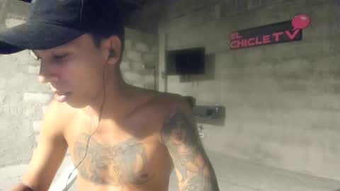 Snapshot of elchicletv chatting on January 2025 05:59:02 AM El CHICLE TV - SHOW online show from January 2025 05:59:02 AM