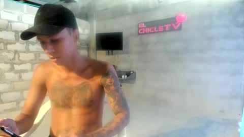 Snapshot of elchicletv chatting on January 2025 05:37:02 PM El CHICLE TV - SHOW online show from January 2025 05:37:02 PM