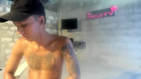Snapshot of elchicletv chatting on January 2025 08:53:01 PM El CHICLE TV - SHOW online show from January 2025 08:53:01 PM