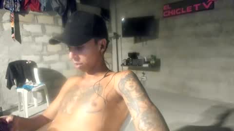 Snapshot of elchicletv chatting on February 2025 07:02:02 AM El CHICLE TV - SHOW online show from February 2025 07:02:02 AM