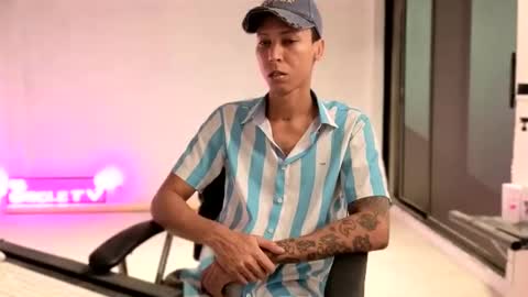 Snapshot of elchicletv chatting on September 2025 07:08:01 AM El CHICLE TV - SHOW online show from September 2025 07:08:01 AM
