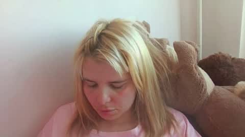 Snapshot of elenaflirt chatting on June 2026 04:33:02 PM Elena online show from June 2026 04:33:02 PM