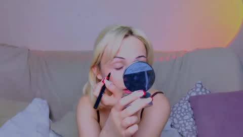 Snapshot of elenamonroe_ chatting on May 2026 06:29:02 AM elenamonroe_ online show from May 2026 06:29:02 AM