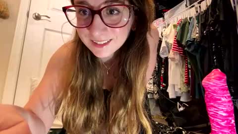 Snapshot of elenore_hoesevelt chatting on November 2025 03:17:02 AM Elenore Hoesevelt online show from November 2025 03:17:02 AM