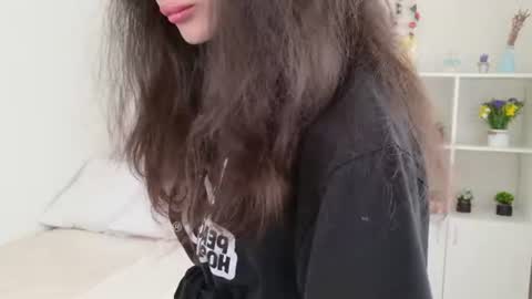 Snapshot of eleonoraa_sun chatting on June 2026 01:45:02 PM eleonoraa_sun online show from June 2026 01:45:02 PM