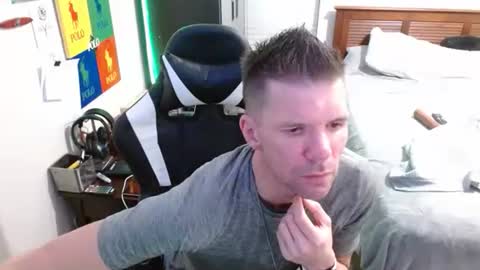 Snapshot of elevatetlb chatting on December 2025 08:45:01 AM Walker online show from December 2025 08:45:01 AM