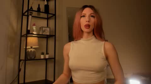 Snapshot of elfiecollins chatting on November 2025 06:19:02 AM Elfie online show from November 2025 06:19:02 AM