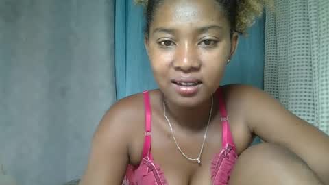 Snapshot of elia011 chatting on February 2025 09:22:01 PM elia011 online show from February 2025 09:22:01 PM