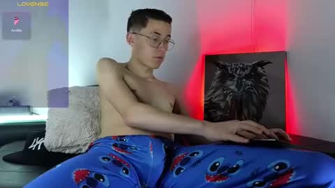 Snapshot of elian_cooper18 chatting on January 2025 01:06:02 PM Elian online show from January 2025 01:06:02 PM