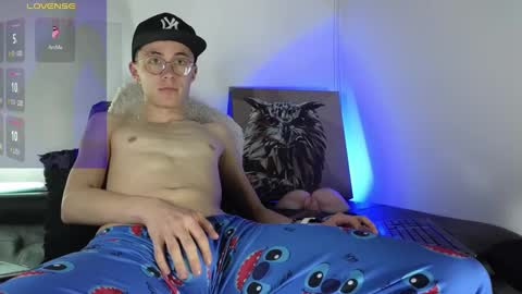 Snapshot of elian_cooper18 chatting on January 2025 01:04:01 PM Elian online show from January 2025 01:04:01 PM