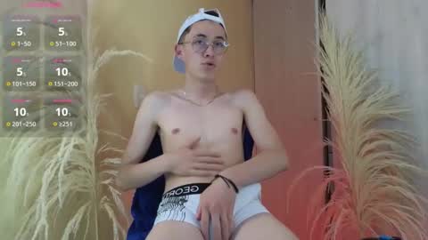 Snapshot of elian_cooper18 chatting on January 2025 02:08:02 PM Elian online show from January 2025 02:08:02 PM