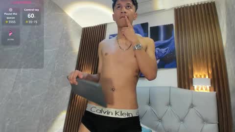 Elian Julian online show from December 2025 11:54:01 PM