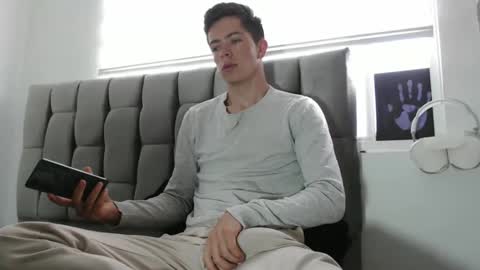 Snapshot of elian_tg chatting on February 2025 01:03:02 PM Elian online show from February 2025 01:03:02 PM