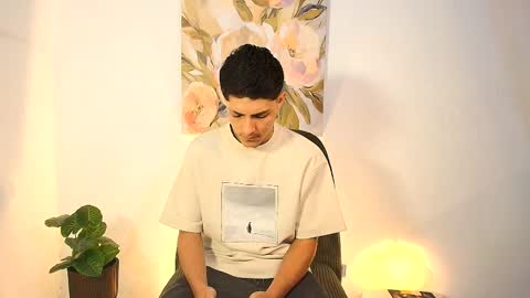 elias_salvatore_ online show from May 2026 01:31:01 PM