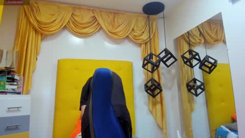 Snapshot of eliasblue chatting on February 2025 09:53:02 AM E L I A S online show from February 2025 09:53:02 AM