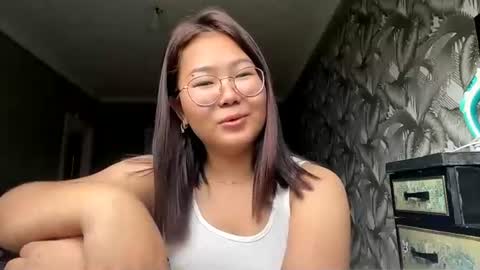Snapshot of eliatrimmell chatting on July 2026 05:21:01 AM Hiko online show from July 2026 05:21:01 AM