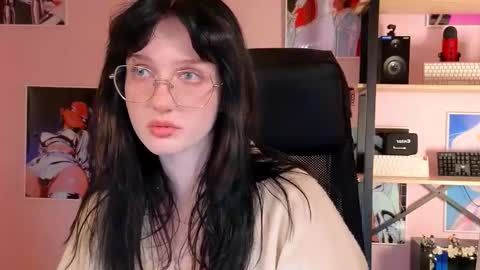 Ellie online show from September 2025 08:08:02 PM