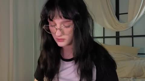 Ellie online show from September 2025 08:25:01 PM