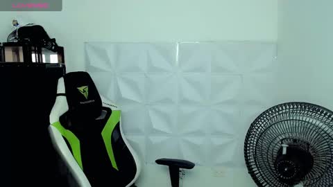 Snapshot of elii_797 chatting on December 2024 03:50:02 PM bby-santy online show from December 2024 03:50:02 PM