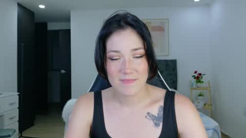 eliiih_ online show from November 2025 02:28:02 AM