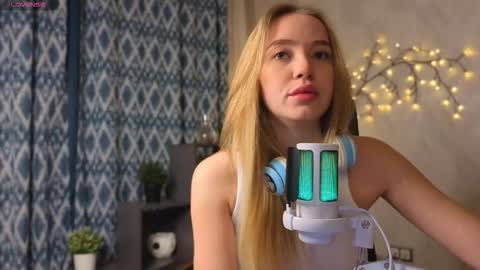 Snapshot of elina_wilgauch chatting on December 2025 01:22:02 AM Elina online show from December 2025 01:22:02 AM