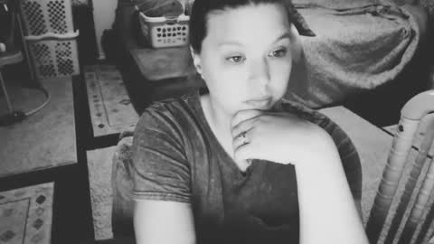 Snapshot of elinareign chatting on September 2025 02:46:02 AM ElinaReign online show from September 2025 02:46:02 AM