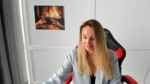 Snapshot of elinarosee chatting on July 2026 11:17:02 AM Milena online show from July 2026 11:17:02 AM