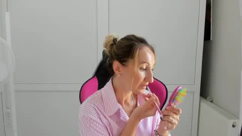 Snapshot of elinarosee chatting on July 2026 06:55:01 AM Milena online show from July 2026 06:55:01 AM
