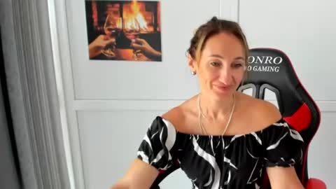 Snapshot of elinarosee chatting on August 2026 06:38:01 AM Milena online show from August 2026 06:38:01 AM