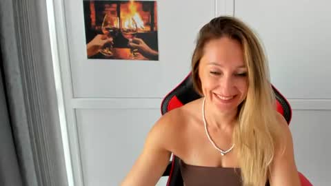 Snapshot of elinarosee chatting on August 2026 06:59:01 AM Milena online show from August 2026 06:59:01 AM