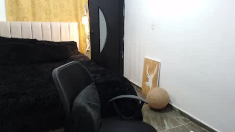 Snapshot of elio_collem chatting on February 2025 09:20:02 AM ELIO online show from February 2025 09:20:02 AM