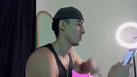 Snapshot of elio_dicaprio chatting on November 2025 02:44:01 AM elio_dicaprio online show from November 2025 02:44:01 AM