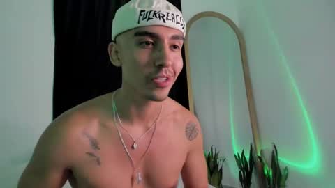 Snapshot of elio_dicaprio chatting on November 2025 01:28:01 AM elio_dicaprio online show from November 2025 01:28:01 AM