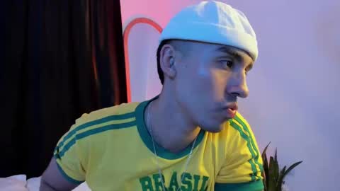 Snapshot of elio_dicaprio chatting on November 2025 03:16:02 AM elio_dicaprio online show from November 2025 03:16:02 AM