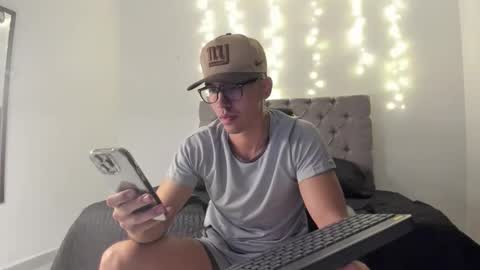 Snapshot of elio_dicaprio chatting on November 2025 03:07:01 AM elio_dicaprio online show from November 2025 03:07:01 AM