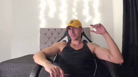 Snapshot of elio_dicaprio chatting on November 2025 02:35:01 AM elio_dicaprio online show from November 2025 02:35:01 AM