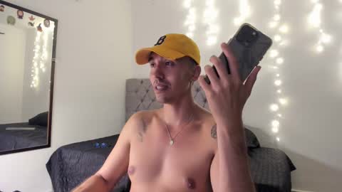 Snapshot of elio_dicaprio chatting on November 2025 03:09:02 AM elio_dicaprio online show from November 2025 03:09:02 AM